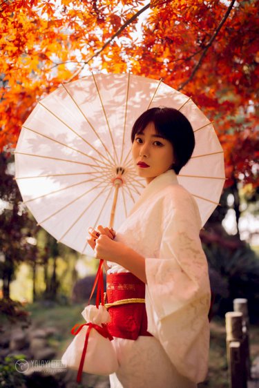 她比烟花寂寞